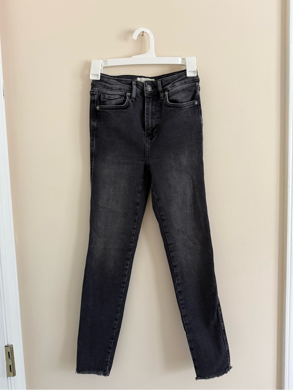 We The Free // Free People // Women's Black Skinny Jeans with Raw Hem // 25